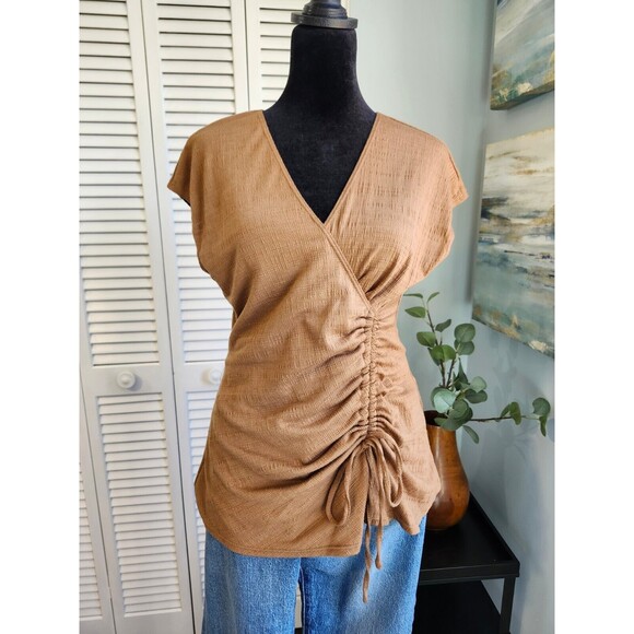 NWT Max Studio Faux Wrap V Neck Tan Cap Sleeve Ruched Top Small - Picture 1 of 10